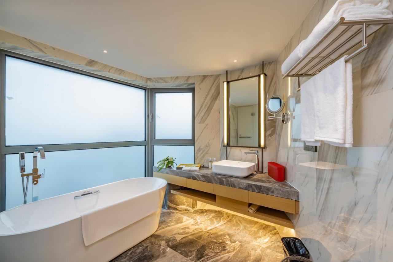 Holiday Inn Shanghai Huaxia By Ihg - Overlooking City Scenery At Sky View Restaurant Kültér fotó