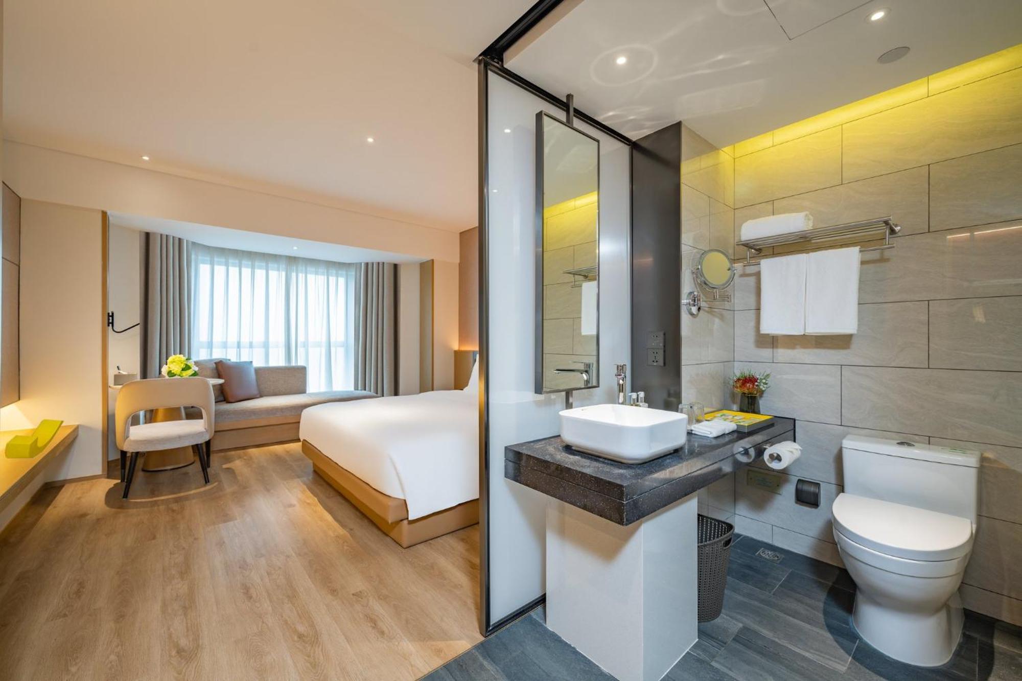 Holiday Inn Shanghai Huaxia By Ihg - Overlooking City Scenery At Sky View Restaurant Kültér fotó